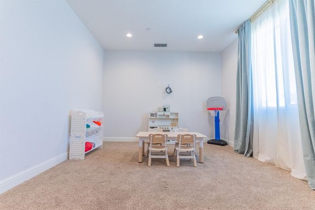 4176 Twain Avenue, Clovis, CA 93619