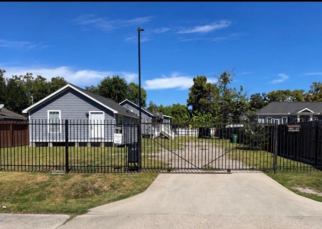 1013 Bennington Street, Houston, TX 77022