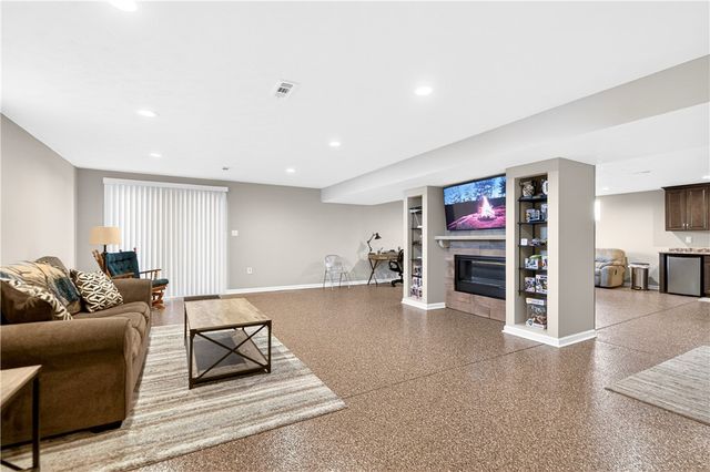 263 Stump Dr, Rostraver, PA 15012
