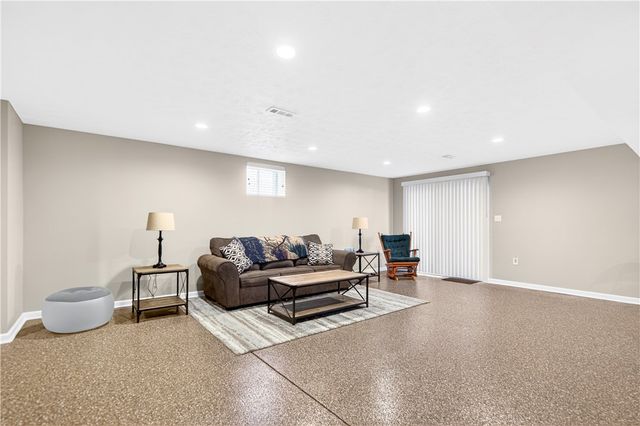 263 Stump Dr, Rostraver, PA 15012