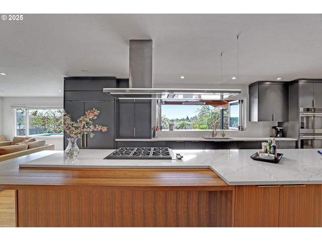 7750 Sw MONTCLAIR Dr, Portland, OR 97225