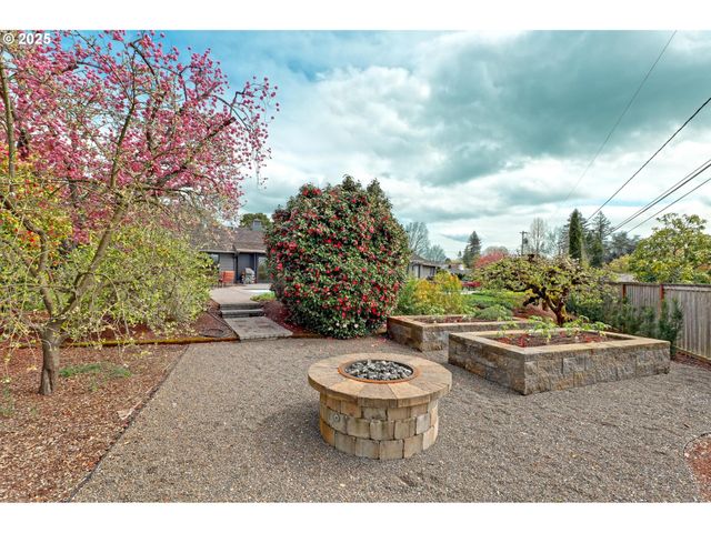 7750 Sw MONTCLAIR Dr, Portland, OR 97225