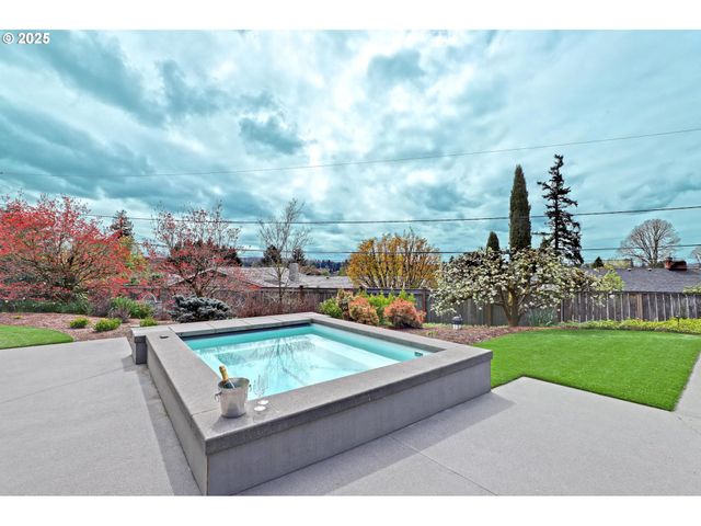 7750 Sw MONTCLAIR Dr, Portland, OR 97225