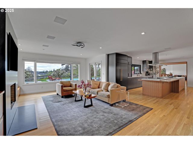 7750 Sw MONTCLAIR Dr, Portland, OR 97225