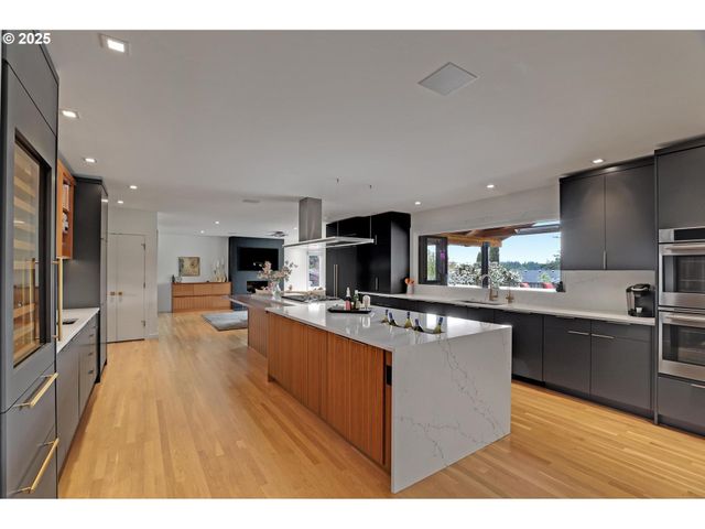 7750 Sw MONTCLAIR Dr, Portland, OR 97225