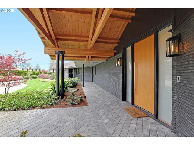 7750 Sw MONTCLAIR Dr, Portland, OR 97225