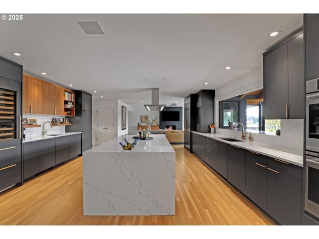 7750 Sw MONTCLAIR Dr, Portland, OR 97225