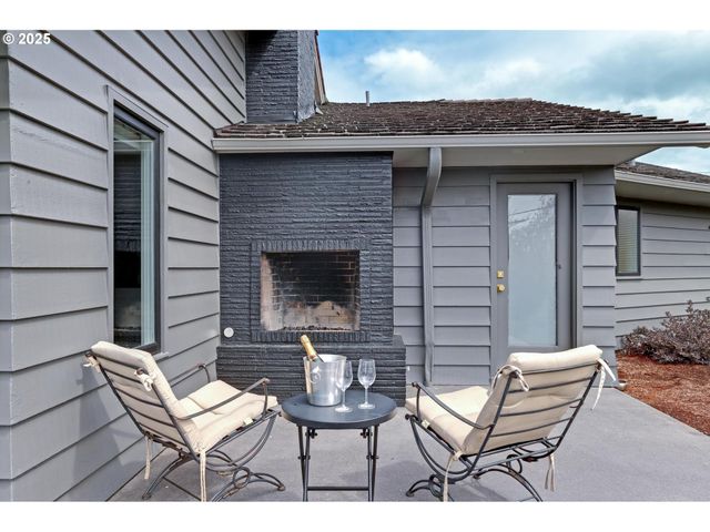 7750 Sw MONTCLAIR Dr, Portland, OR 97225