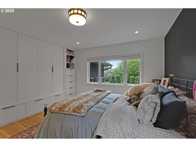 7750 Sw MONTCLAIR Dr, Portland, OR 97225