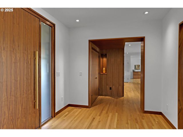 7750 Sw MONTCLAIR Dr, Portland, OR 97225