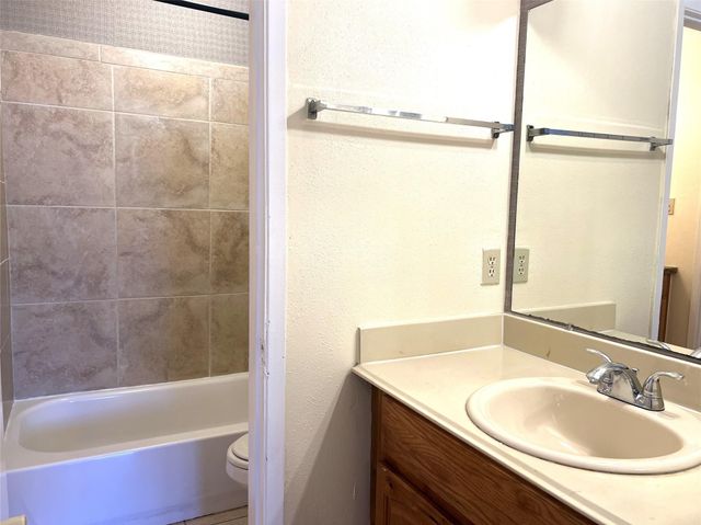 8405 Wilcrest Drive 3202, Houston, TX 77072