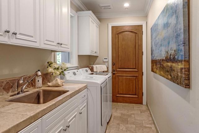 875 Madonna Way, Los Altos, CA 94024