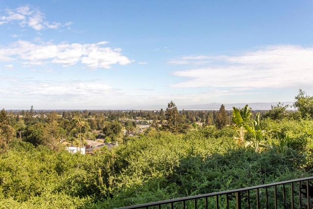 875 Madonna Way, Los Altos, CA 94024