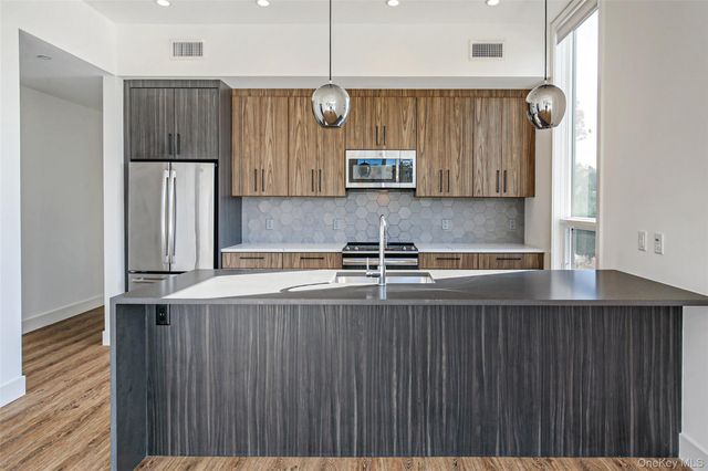 39 Washington Avenue 203, Pleasantville, NY 10570