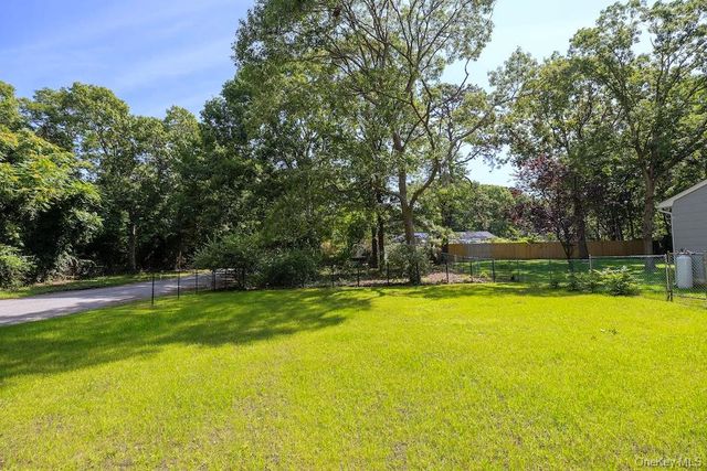 18 EASTERLY Road, Hampton Bays, NY 11946
