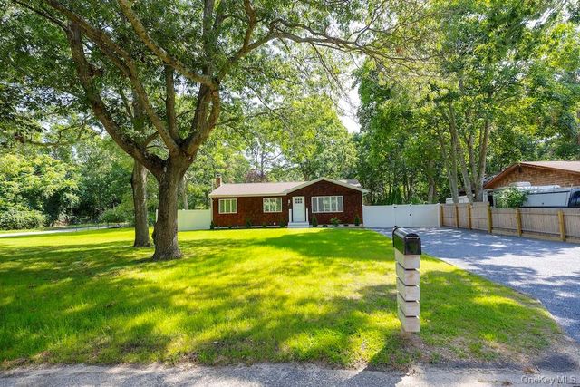 18 EASTERLY Road, Hampton Bays, NY 11946