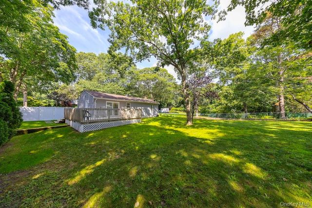 18 EASTERLY Road, Hampton Bays, NY 11946