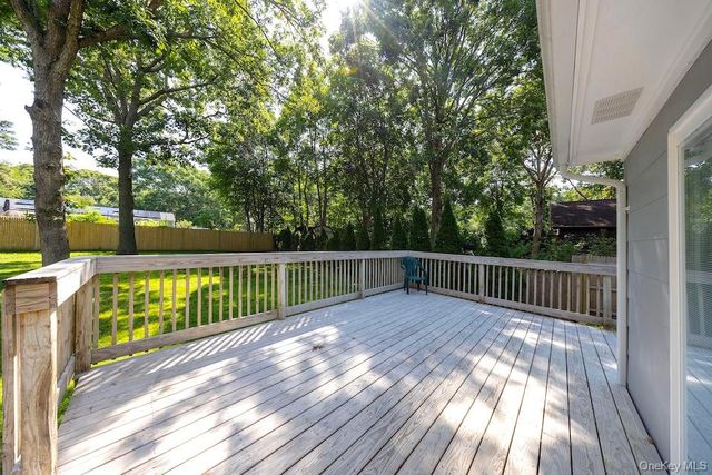 18 EASTERLY Road, Hampton Bays, NY 11946