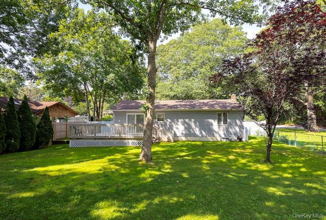 18 EASTERLY Road, Hampton Bays, NY 11946