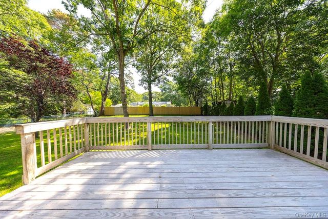 18 EASTERLY Road, Hampton Bays, NY 11946