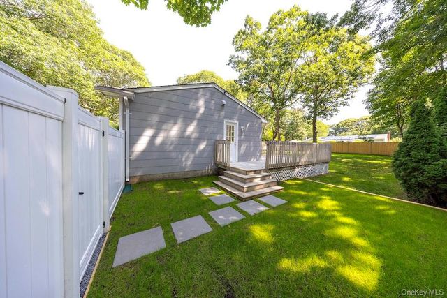18 EASTERLY Road, Hampton Bays, NY 11946