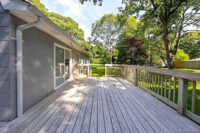 18 EASTERLY Road, Hampton Bays, NY 11946