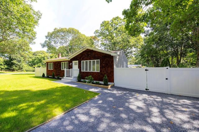 18 EASTERLY Road, Hampton Bays, NY 11946