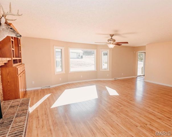 42485 Highway Bb, Dixon, MO 65459