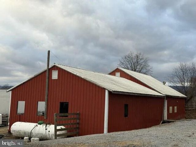 72 QUIGLEY RD, Newburg, PA 17240