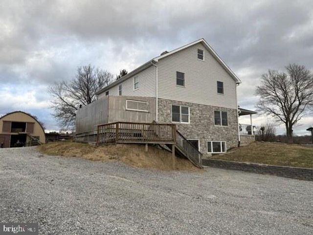 72 QUIGLEY RD, Newburg, PA 17240