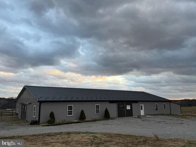 72 QUIGLEY RD, Newburg, PA 17240