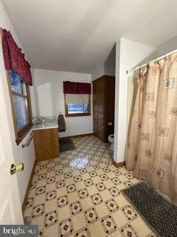 72 QUIGLEY RD, Newburg, PA 17240