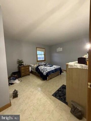 72 QUIGLEY RD, Newburg, PA 17240