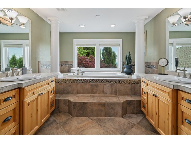 4906 Nw HIGHPOINT Dr, Camas, WA 98607