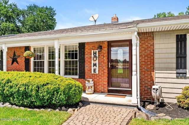 2 Horseshoe Drive, Millstone, NJ 08535
