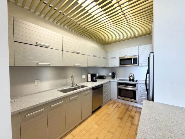 550 Seagaze Drive 2, Oceanside, CA 92054