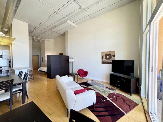 550 Seagaze Drive 2, Oceanside, CA 92054