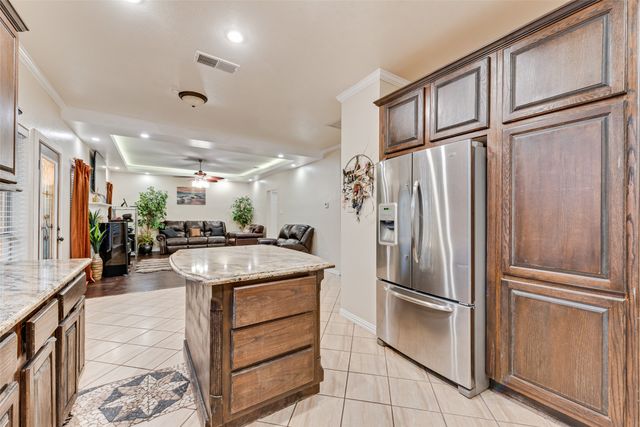 5715 Creekhollow Drive, Arlington, TX 76018