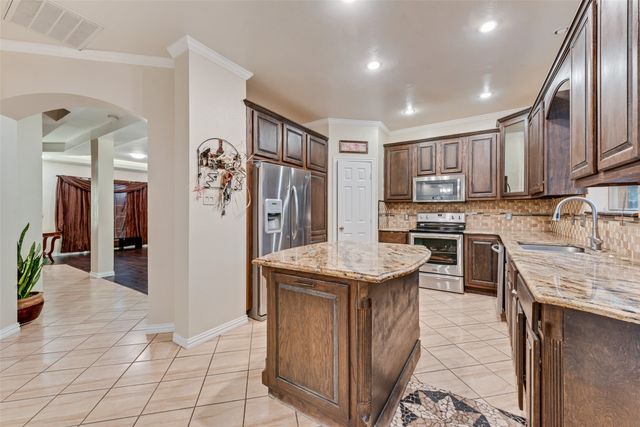 5715 Creekhollow Drive, Arlington, TX 76018