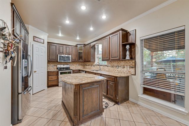 5715 Creekhollow Drive, Arlington, TX 76018