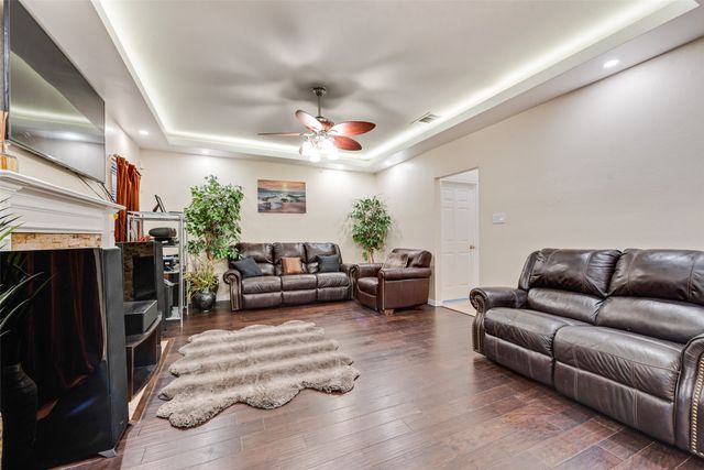 5715 Creekhollow Drive, Arlington, TX 76018