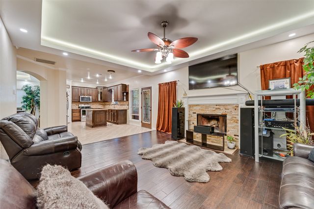 5715 Creekhollow Drive, Arlington, TX 76018