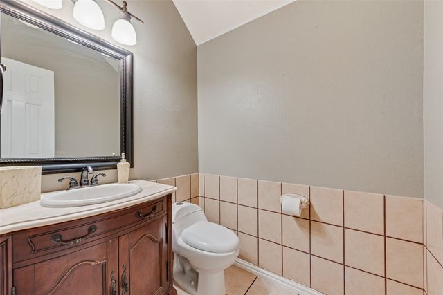 5715 Creekhollow Drive, Arlington, TX 76018