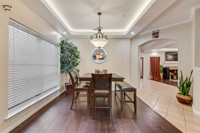 5715 Creekhollow Drive, Arlington, TX 76018