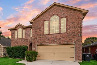 5715 Creekhollow Drive, Arlington, TX 76018