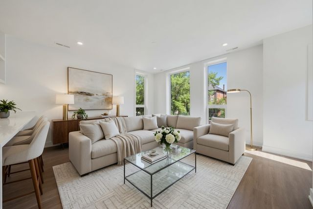 2931 W Washington Boulevard 3, Chicago, IL 60612