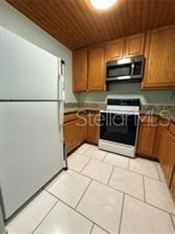 100 E KENTUCKY AVENUE A6, Deland, FL 32724