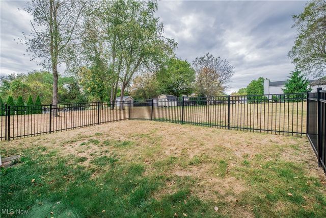 3851 Cromford Circle NW, Uniontown, OH 44685