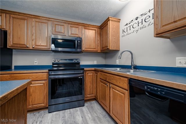 3851 Cromford Circle NW, Uniontown, OH 44685