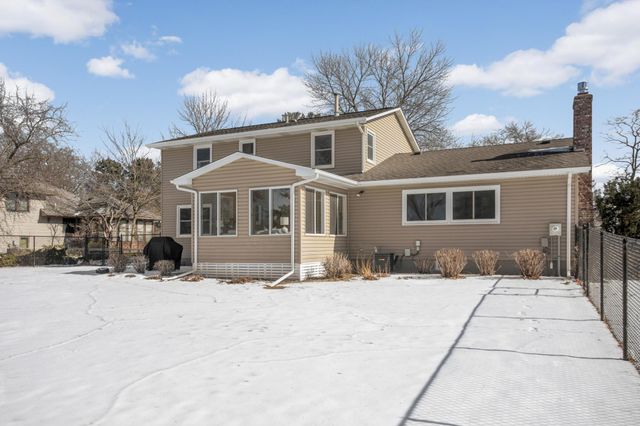 5245 Oxford Street N, Shoreview, MN 55126